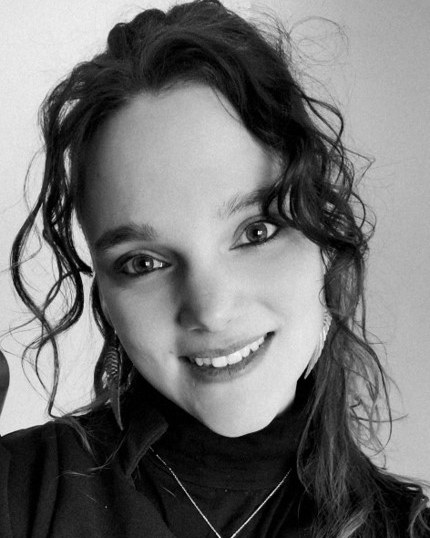 Claire, couturière